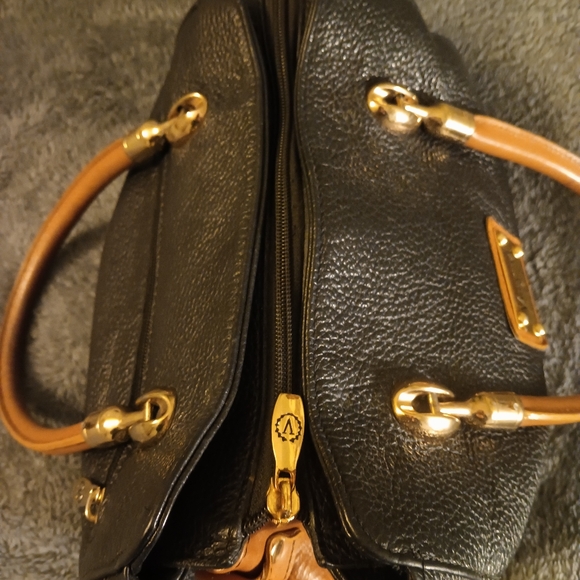 Valentina Black and Brown Leather Handbag - Picture 10 of 14